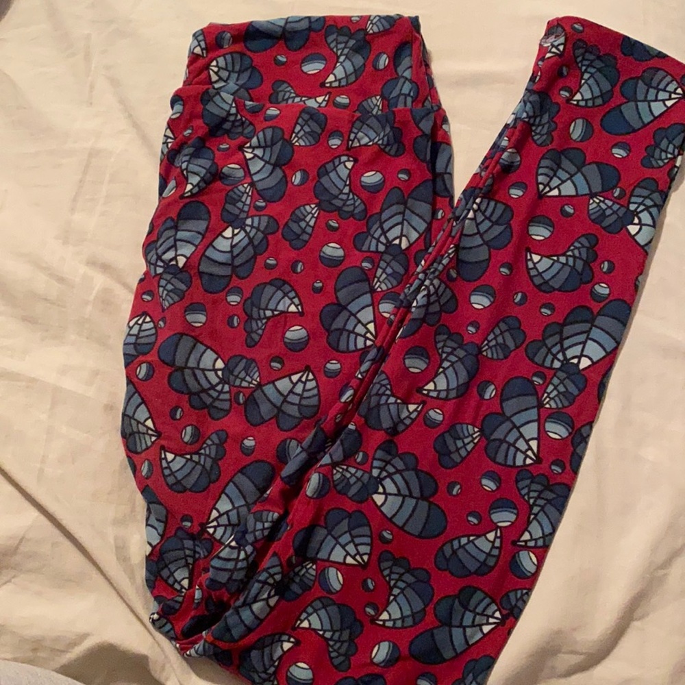 Lularoe OS maroon with green leggings